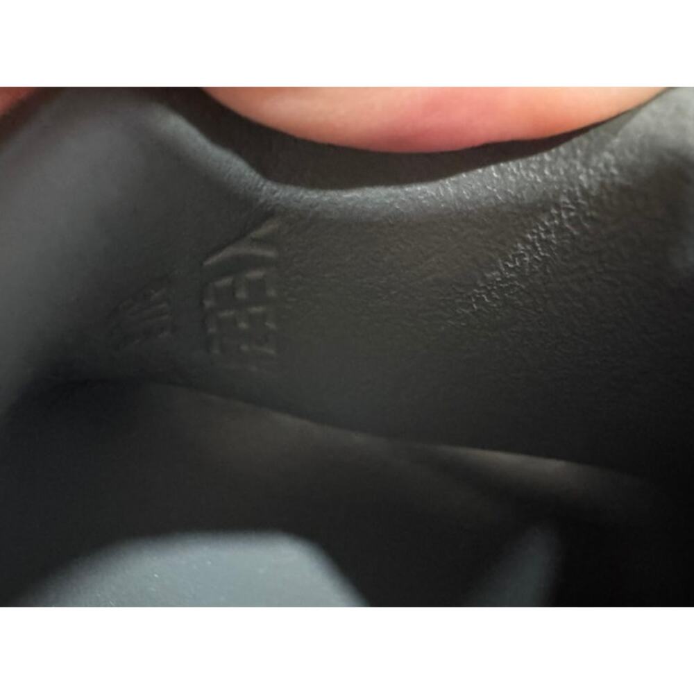 Yeezy Slides - Picture 6 of 6